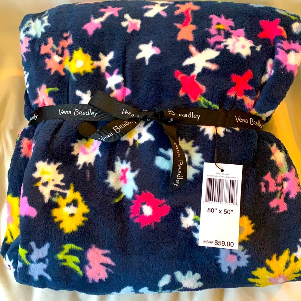 Vera Bradley new with tag throw *GIVE ME AN OFFER TRYING TO CLEAN OUT*
